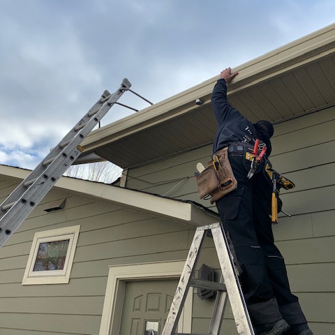 Kelowna, BC Standard Seamless Eavestrough Installers Near Me